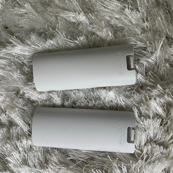 Nintendo Wii Remote Controller Battery Covers Set 2 White - Picture 2 of 2